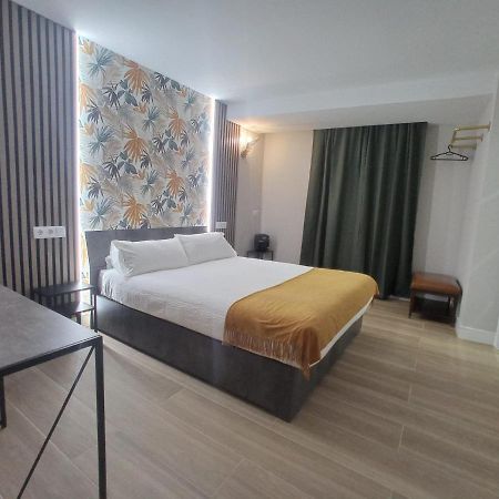 Hostal Fronton Alcobendas Exterior photo