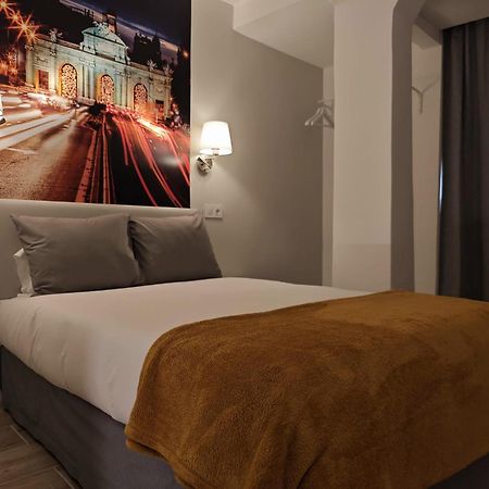 Hostal Fronton Alcobendas Exterior photo