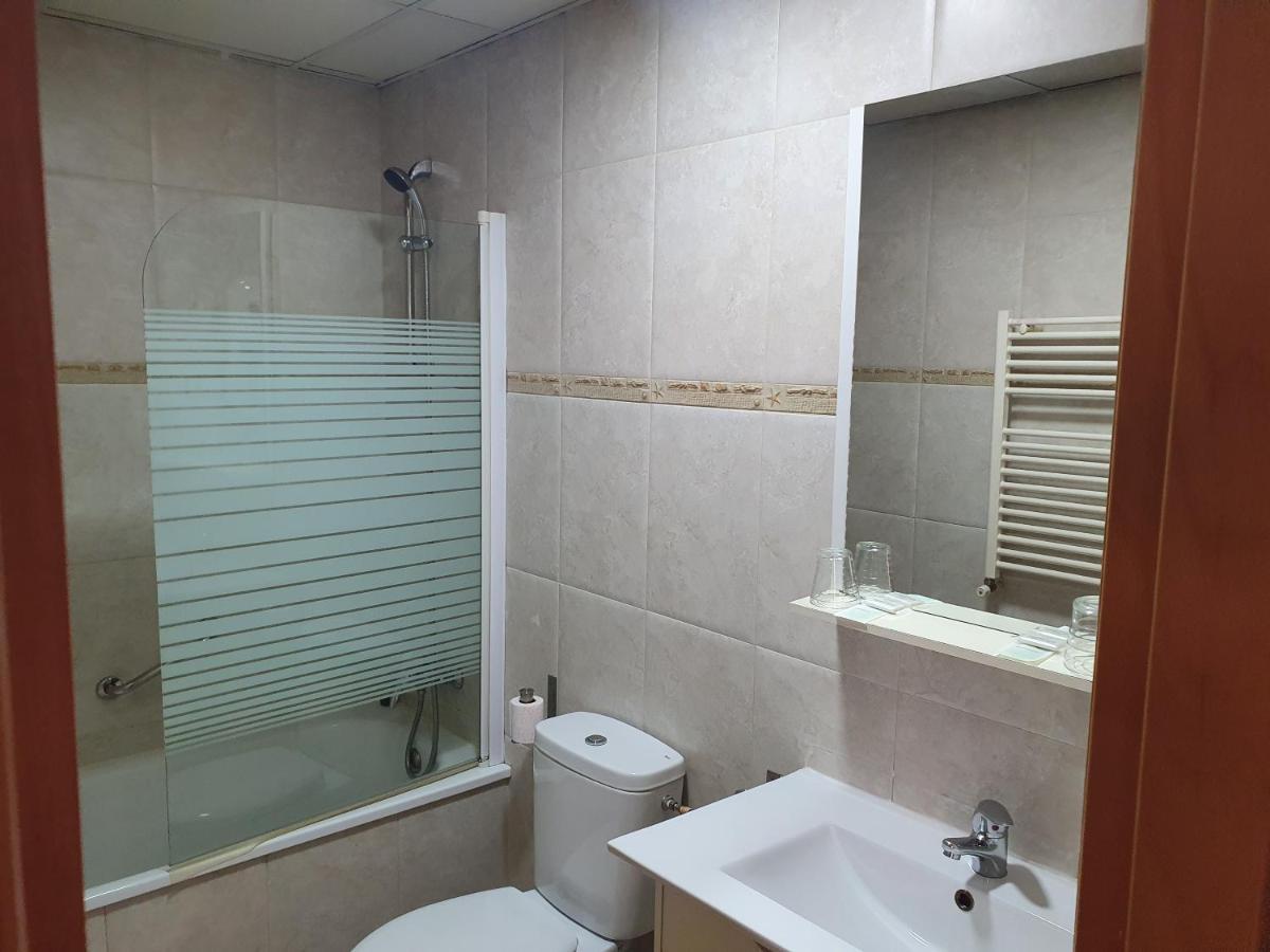 Hostal Fronton Alcobendas Exterior photo