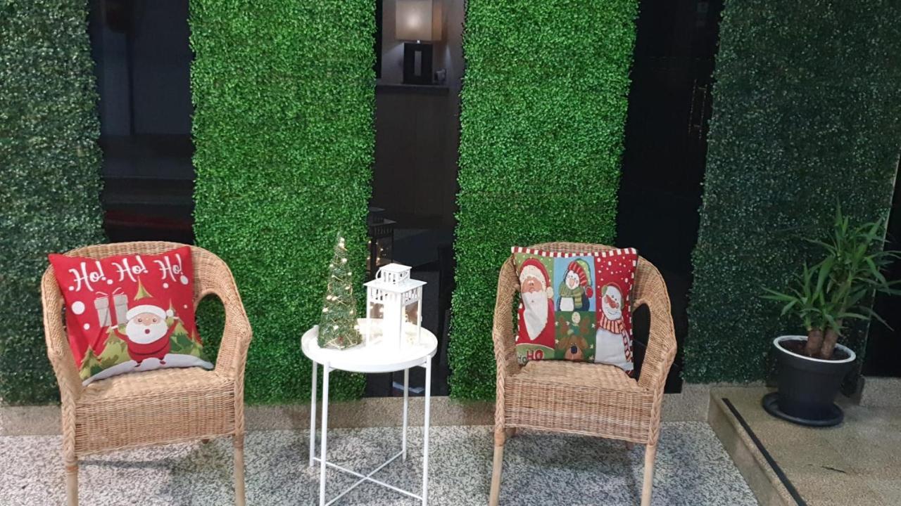 Hostal Fronton Alcobendas Exterior photo