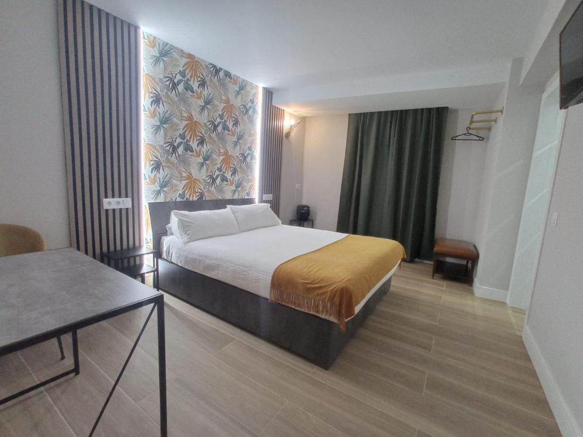 Hostal Fronton Alcobendas Exterior photo
