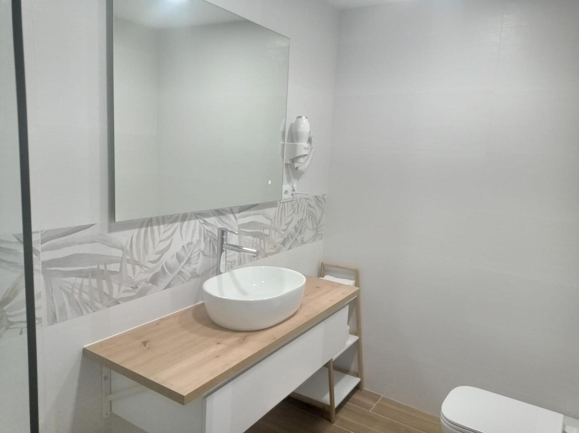 Hostal Fronton Alcobendas Exterior photo