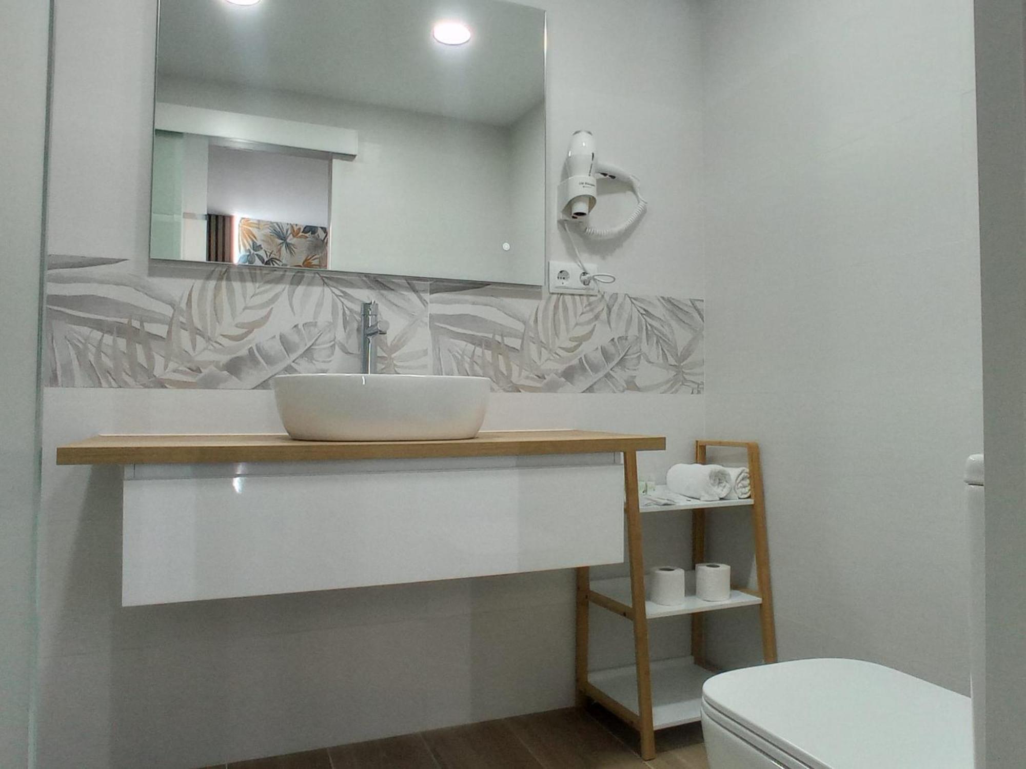 Hostal Fronton Alcobendas Exterior photo