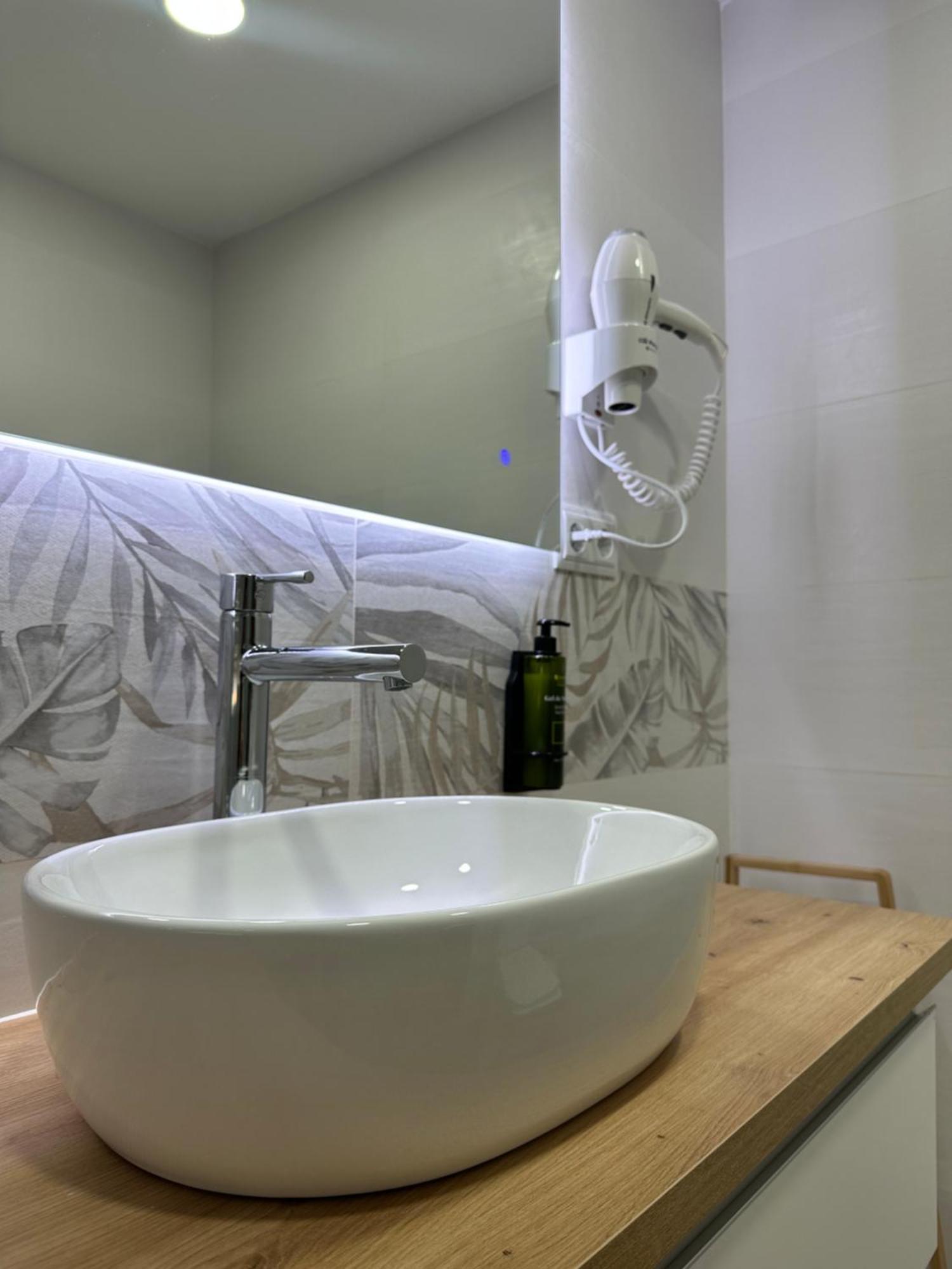 Hostal Fronton Alcobendas Exterior photo