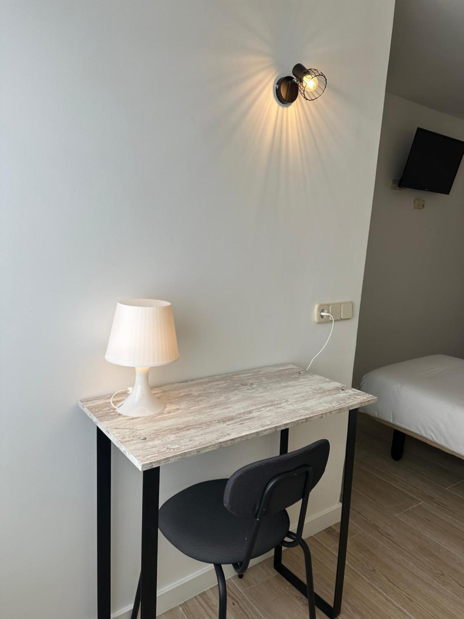 Hostal Fronton Alcobendas Exterior photo