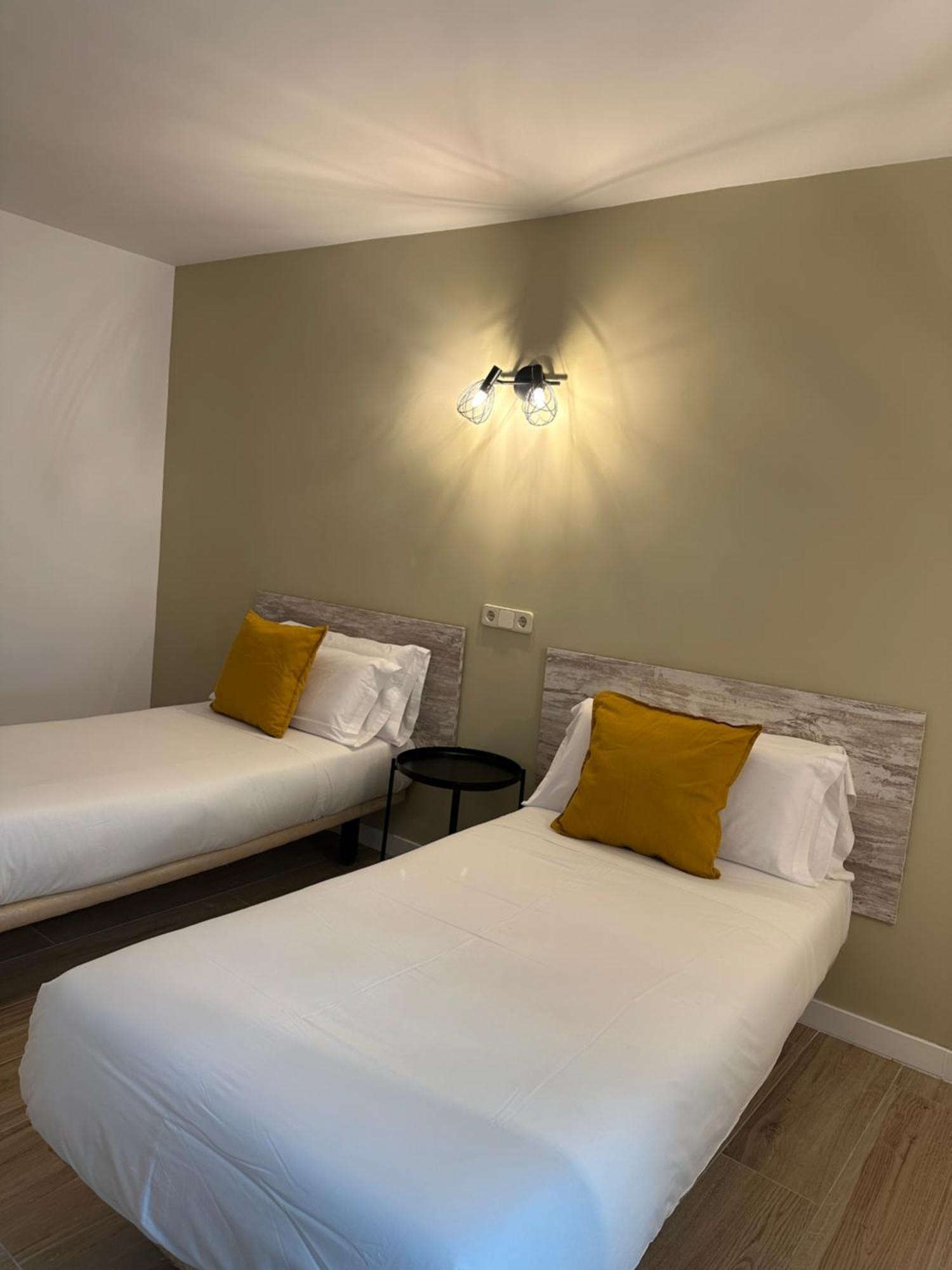 Hostal Fronton Alcobendas Exterior photo
