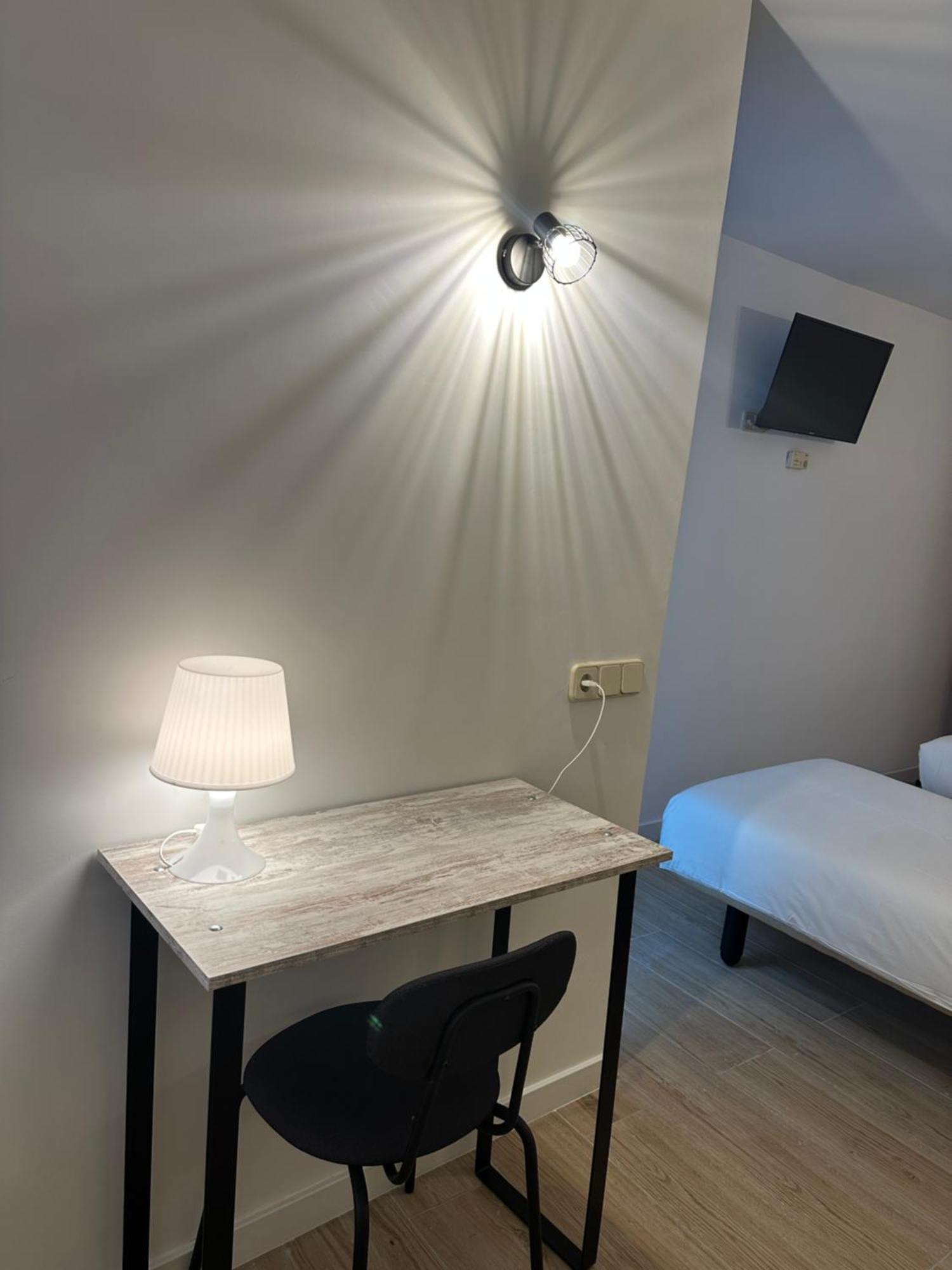 Hostal Fronton Alcobendas Exterior photo