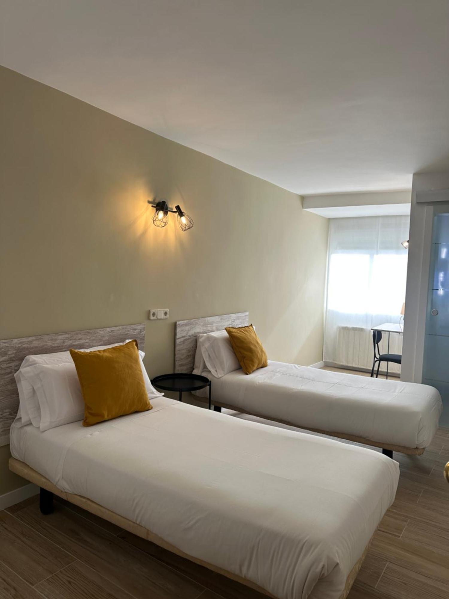 Hostal Fronton Alcobendas Exterior photo